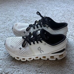 Women’s On Cloud Sneakers X 4 training shoes